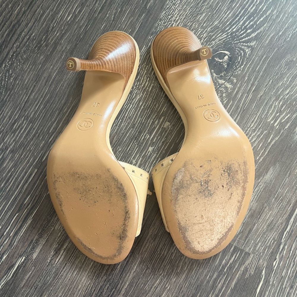 Chanel beige S/S 2005 interlocking cc logo sandal heels - Picture 7 of 9